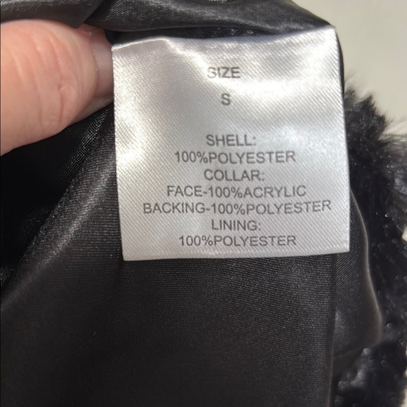 Faux Frenzi Faux Fur Black Vest with Belt size Small - Picture 10 of 13